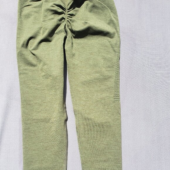 Army Green Leggings with Scrunch Butt NWT - Picture 6 of 7